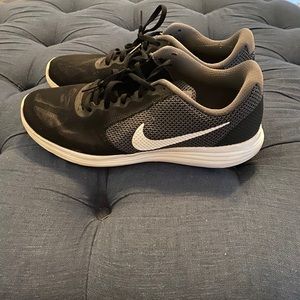 Good Used Nike tennis shoes